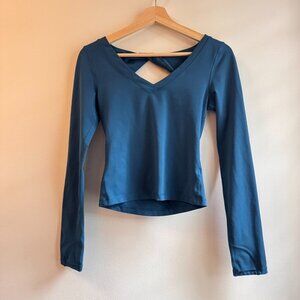 Athleta Shanti Twist Cut-Out Long Sleeve Crop Top Teal Size S Cozy Activewear